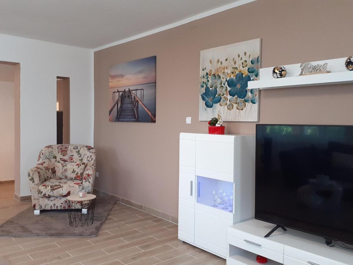 Apartment Hana With A Private Pool Malinska Exterior foto
